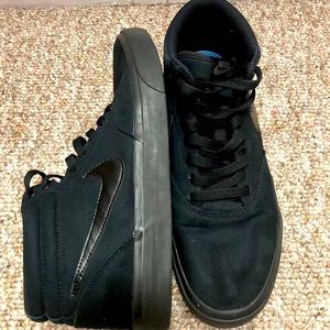 Nike Men’s hi tops size 10